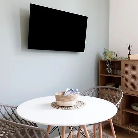 Comfortable W Balcony Center Tgv Apartamento