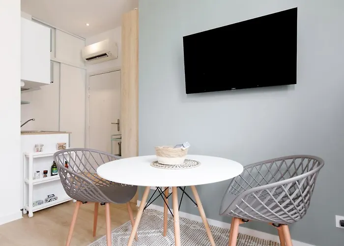 Comfortable W Balcony Center Tgv